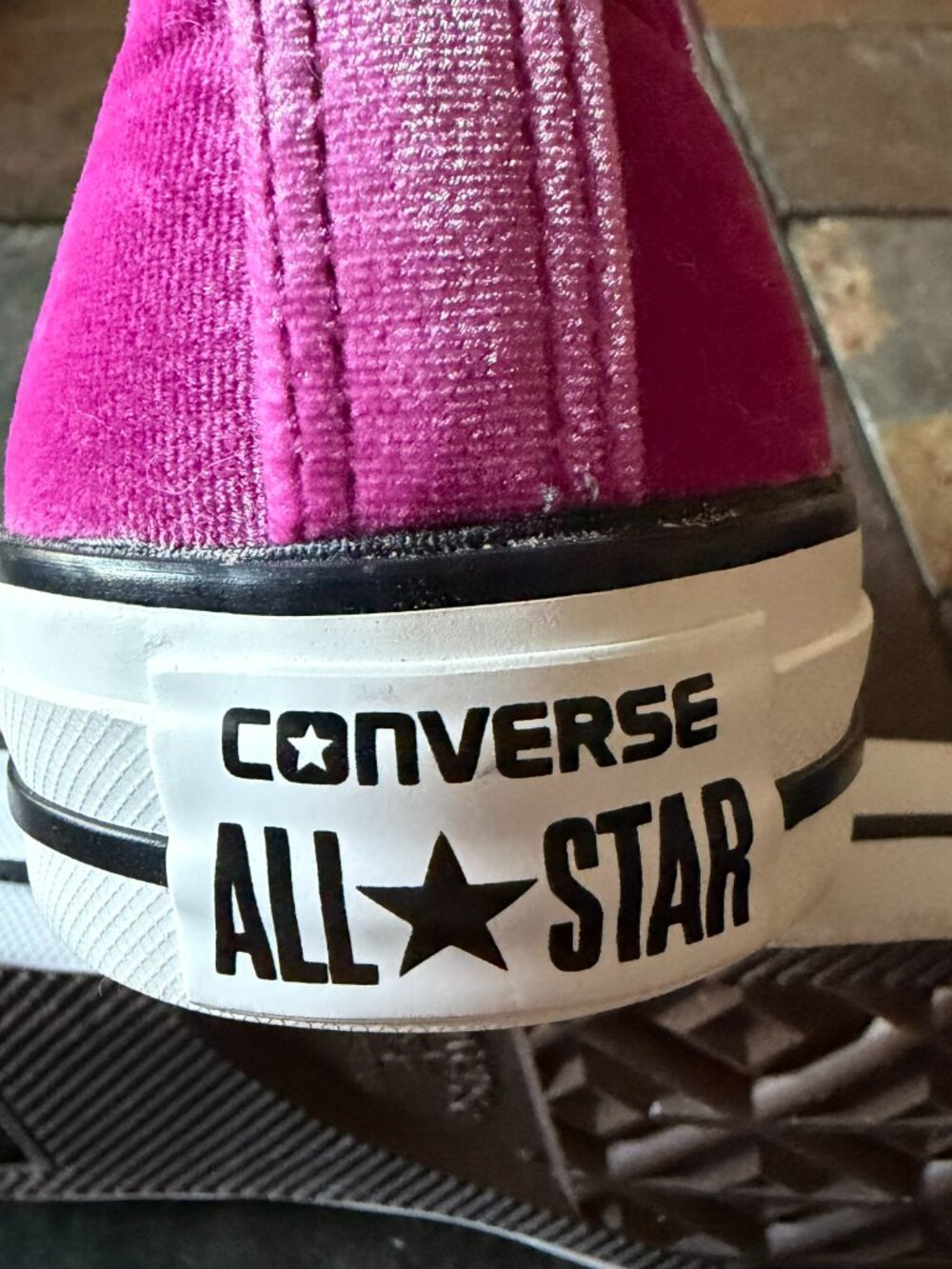 Converse Chuck Taylor Pink Sapphire velvet All Star low tops size 8.5 unworn - Picture 10 of 10